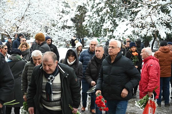 Поклонението на Петър Василев - Петела Снимка: Йордан Симеонов