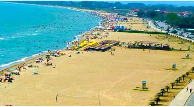 Плажът на Катерини в Гърция се пълнеше с българи през 90-те години на миналия век.