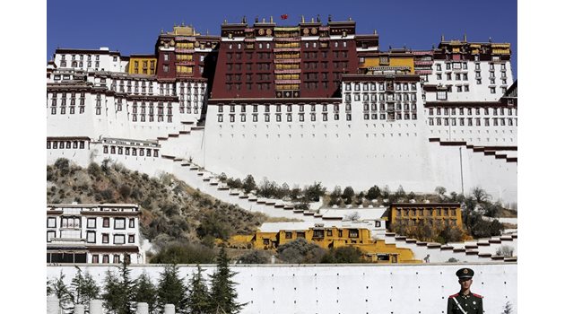 Дворецът "Потала" - седалище на Далай Лама вече 4 века.
