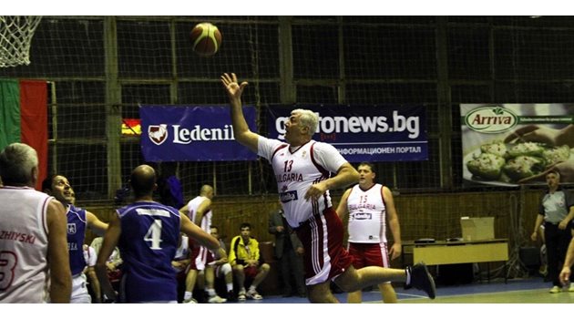 Здравко Димитров и до днес се впуска да играе баскетбол, за да поддържа форма.