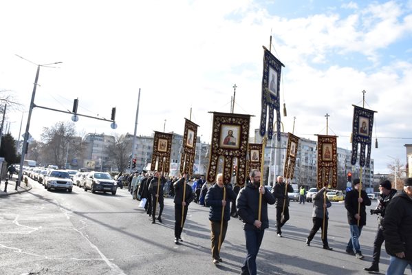 Спират движението в центъра на Пловдив за 2 часа заради Богоявление