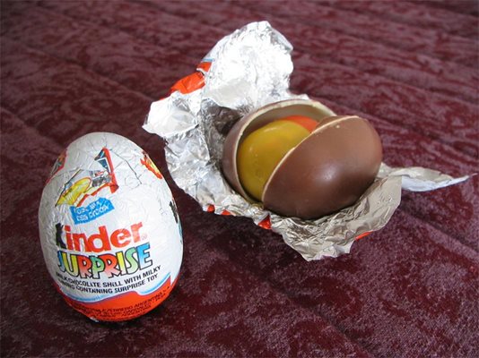 СЪБИРАЛ СИ ИГРАЧКИ ОТ "Kinder Surprise"