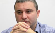 Клонинг на лизингов джип създава тревоги на Владислав Горанов с МВР