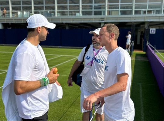 Себастиан Дюран (вдясно) с Григор Димитров и Джейми Делгадо, който също е в треньорския екип на българската звезда.
