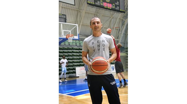 Старши треньорът на "Академик Бултекс" Асен Николов. Снимка: Евгени Цветков