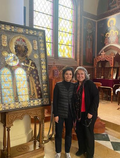 Марта Вачкова в българската църква в Берлин с дъщеря си