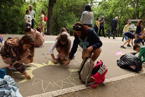Над 200 деца рисуваха в Световния ден на околната среда в Пловдив (Снимки)