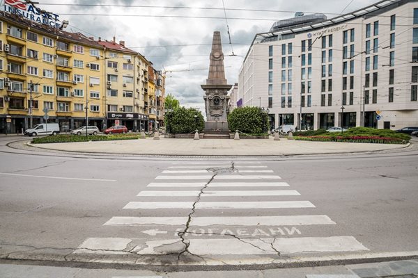 Движението около паметника на Васил Левски  няма да се спира напълно.

СНИМКА: АДЕЛИНА АНГЕЛОВА