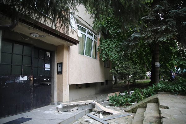 Апартаментът на Цветан Недялков след взрива на тротинетката Снимка: Николай Литов