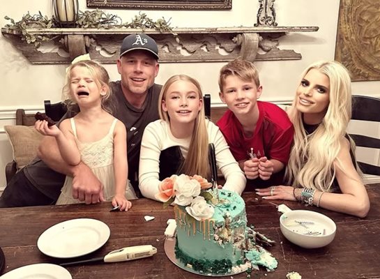 Джесика Симпсън със семейството си СНИМКА: Инстаграм/jessicasimpson