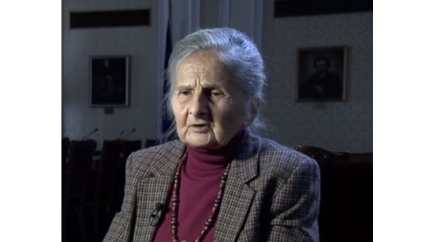 На 92 г. Данка, най-младата някога депутатка, отиде в парламента: Привилегиите дразнят