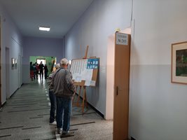 Изборният ден в Бургас върви вяло. Снимка:Авторът