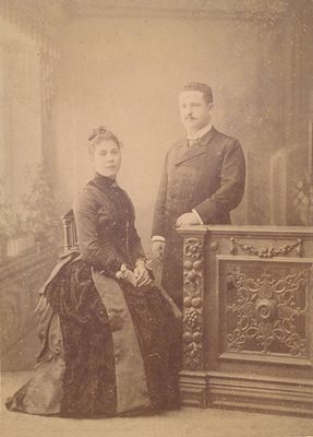 Константин Стоилов и съпругата му Христина, дъщеря на известния търговец Христо Тъпчилещов.