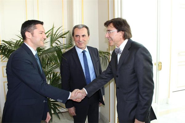 Бъдещият тогава външен министър Кристиан Вигенин с белгийския премиер Елио ди Рупо и Пламен Орешарски на среща в Брюксел преди месец.