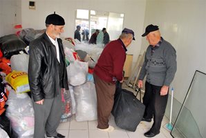 В Кърджали и Хасково масово събират помощи за изпаднали в беда сирийци