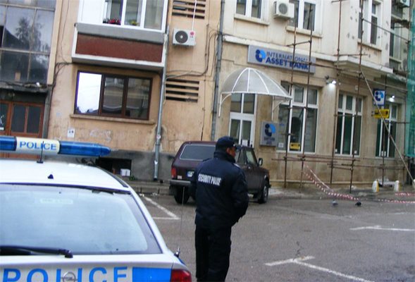 Ограбеният клон на ИАБанк в центъра на Враца.

