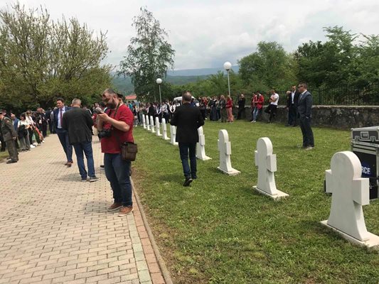 На военното гробище в с. Ново село бе почетена паметта на загиналите български военнослужещи по време на през Междусъюзническата и Първата световна война. СНИМКИ: МИТКО ГЕОРГИЕВ