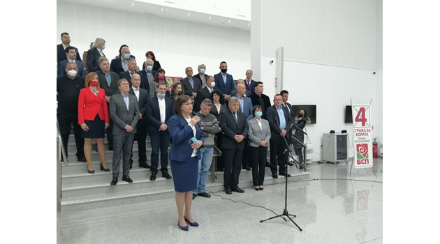 Нинова присъства в Пловдив на представянето на листите за 16-и и 17 МИР