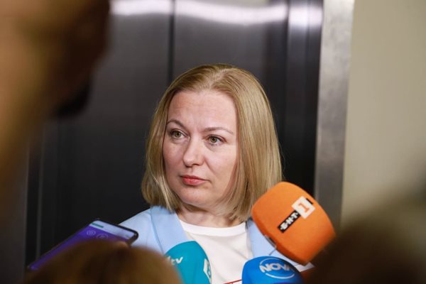 Министърът на правосъдието Надежда Йорданова пред журналисти