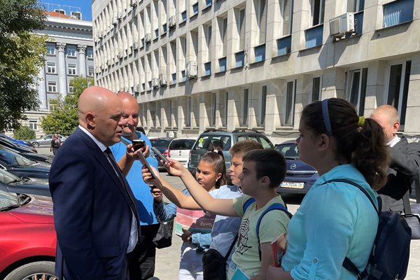 Деца интервюираха Иван Гешев СНИМКИ: Проокуратурата