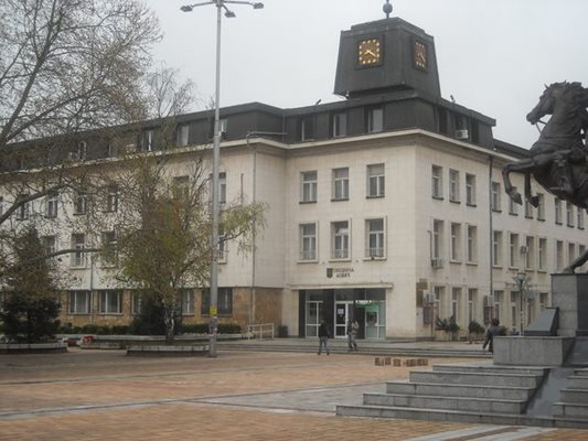 Сградата на общината в Ловеч Снимка: lovech.bg