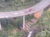 Автобус падна в 50-метрова пропаст в Южна Африка, 45 загинаха (Видео)