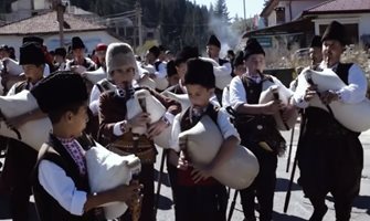 Стотици гайди писнаха на събор в Родопите