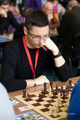 Кристиан като участник в шахматен турнир.