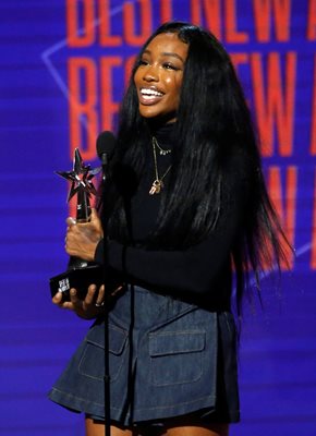 Певицата Сиза спечели приза за най-добър дебют на наградите телевизия "БET". СНИМКИ: Ройтерс
