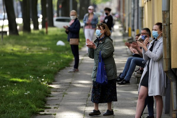 В Полша може да се излиза на улицата
без маска, задължителна е дистанцията