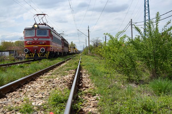 Мигрантите често използват железопътната линия като посока, докато вървят на север към централна Европа