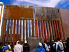 Голяма група мексикански мигранти опитаха да влязат в САЩ
