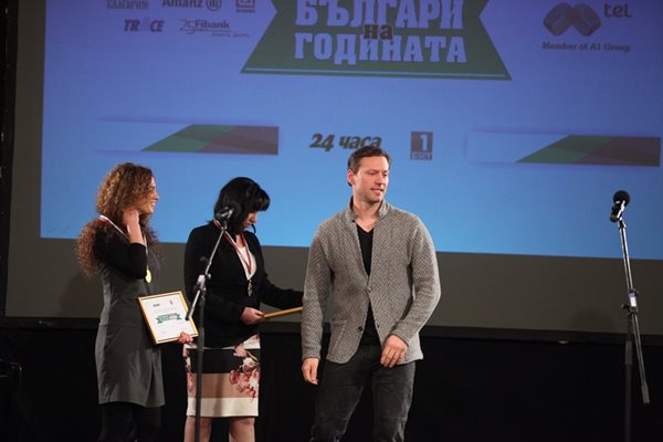 Орлин Павлов връчи отличията на Бойка Атанасова от "24 часа" и Ирен Леви от БНТ.