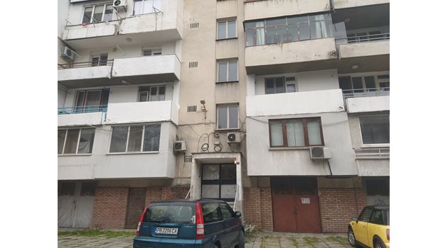 В този вход на блок в Пловдив е апартаментът, станал причина за убийството.
СНИМКА: АВТОРЪТ
