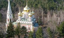 И храмът на Шипка е два пъти под ключ - преди 90 г. СССР ни го дарява