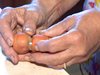 Откриха годежен пръстен в морков след 13 години (Видео)