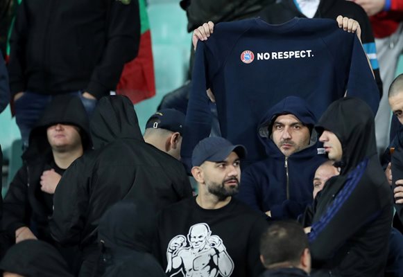 Мачът България - Англия бе спиран на два пъти заради расистки изцепки на родните фенове