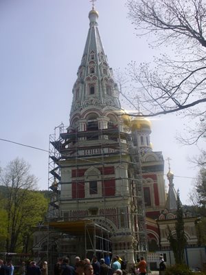 Ремонтът на камбанарията на храм-паметника "Рождество Христово" в град Шипка продължава.