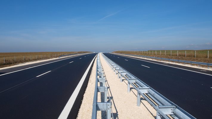 Заради ремонт е ограничено движението между 1-ви и 15-и км на магистрала "Марица" към София. СНИМКА: АПИ