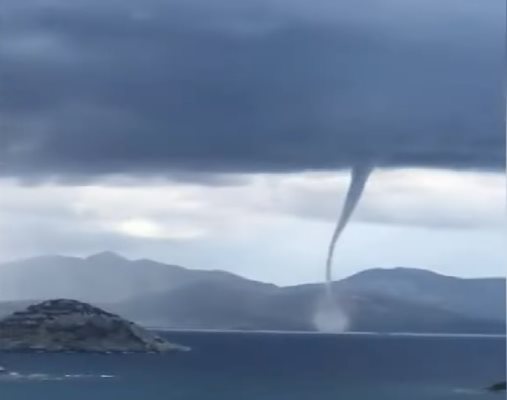 Торнадо в турския курорт Алания
