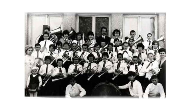 АРХИВИ: Трайков свирил втори тромпет в оркестъра на английската гимназия.