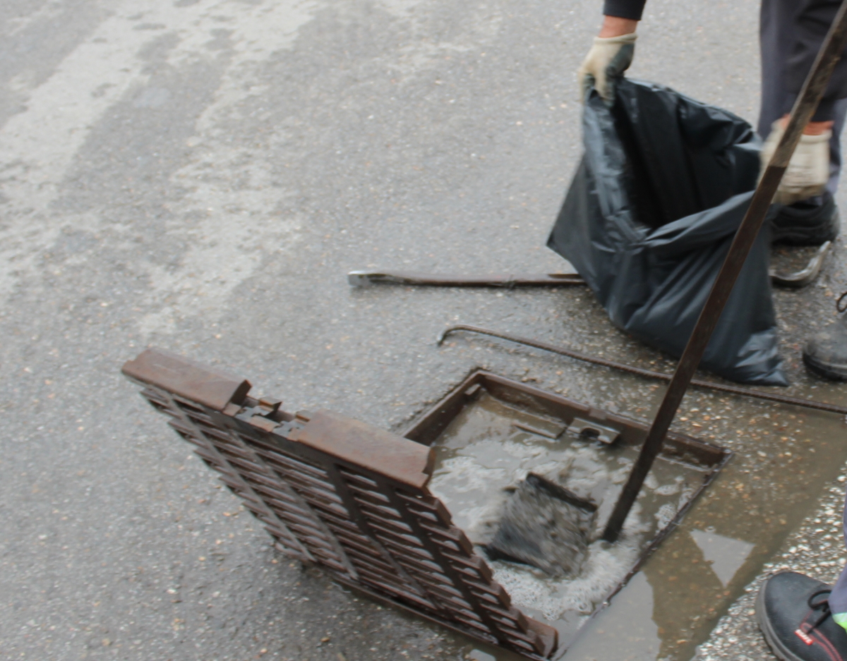 Извънредно чистят част от шахтите в Пловдив, за да няма наводнения при дъжд
