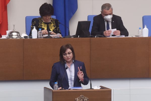 Председателката на парламентарната група на БСП Корнелия Нинова