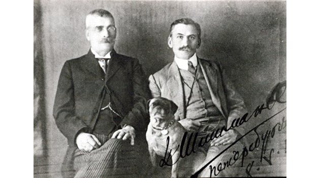 Иван Вазов, кучето Хектор и Иван Шишманов, който пръв отпуска държавна помощ на Стоян Михайловски