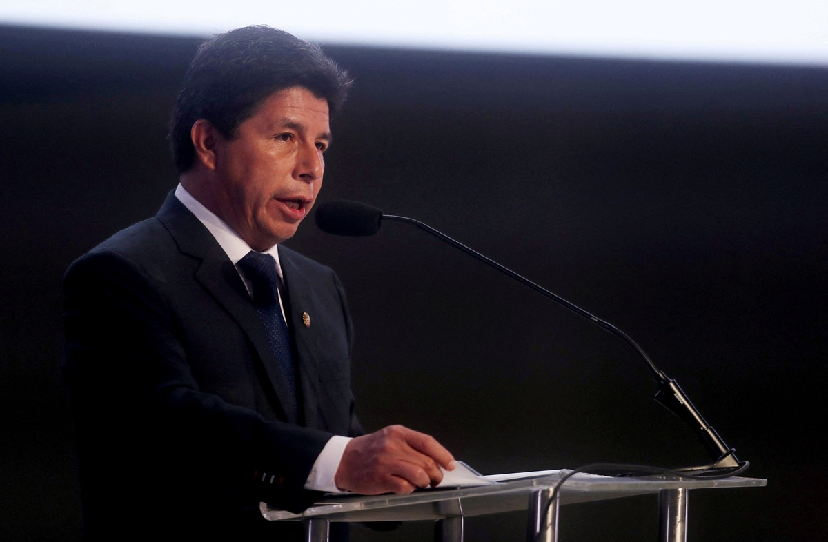 Бързо падане от власт и арест за перуанския президент