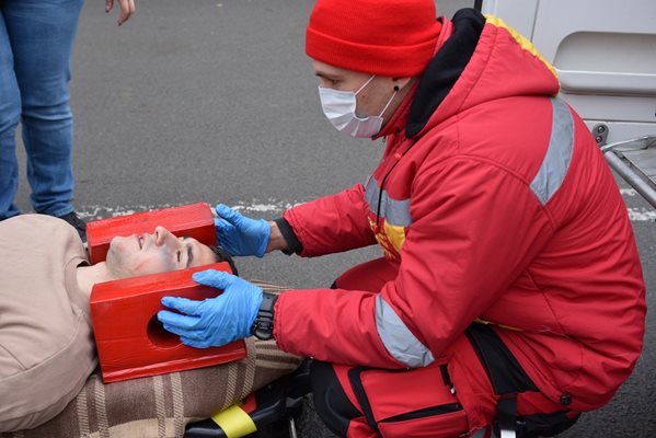 Във Варна се проведе обучение за ликвидиране последствията от тежка катастрофа
Снимка: Орлин Цанев