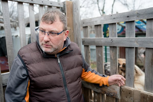 Николай полагат всекидневни грижи за любимците