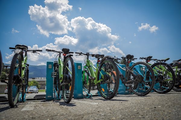 В София предлагат електрически велосипеди под наем за достъп до Витоша планина. Планирано е услугата да бъде достъпна до края на октомври при подходящо време.

