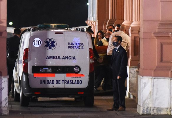 Ковчегът с тялото на Диего Марадона пристига в Президентския дворец в Буенос Айрес