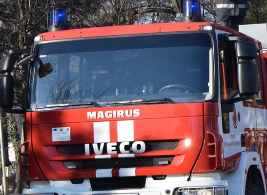 Разследват среднощен пожар в къща в Търново